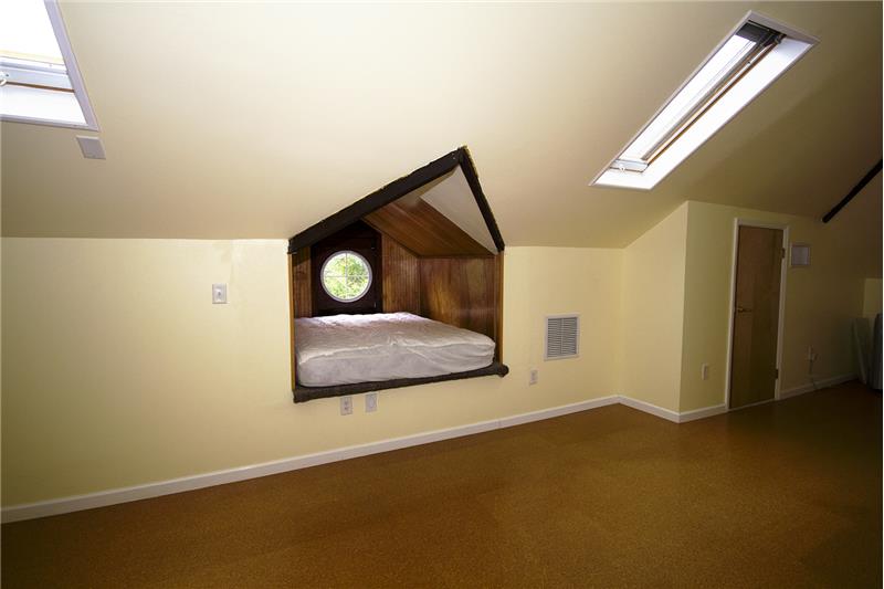 Third level bedroom/bonus room/ flex room