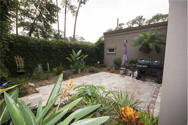 Courtyard.... Very Private