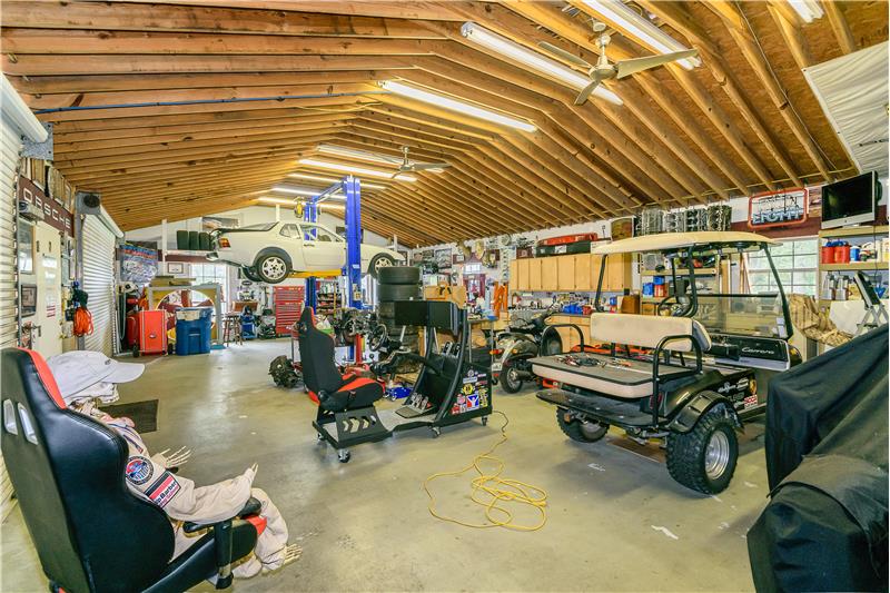 4 bay garage/shop