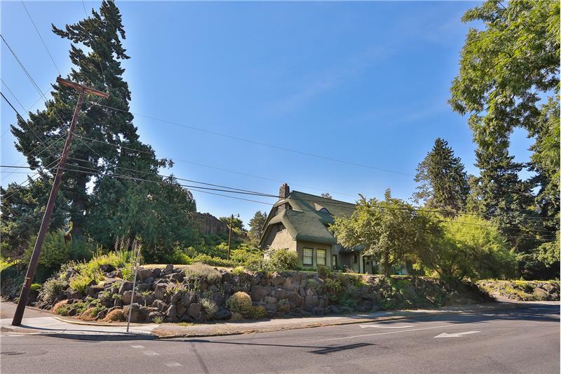 Property pictures of 412 w 4th, The Dalles, OR 97058, USA The Dalles