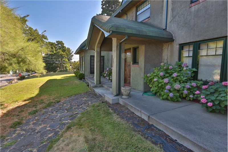 Property pictures of 412 w 4th, The Dalles, OR 97058, USA The Dalles