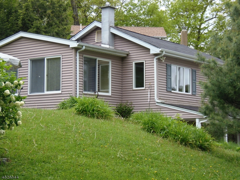 138 Lake Park Ter, Hewitt, NJ