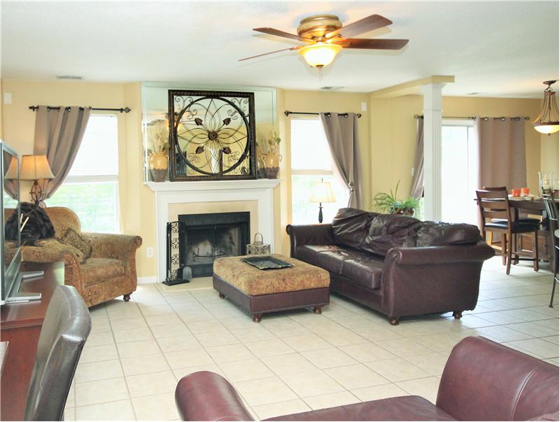 Light, bright and gorgeous ceramic tile throughout.