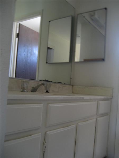 Master On Right Sink And Vanity
