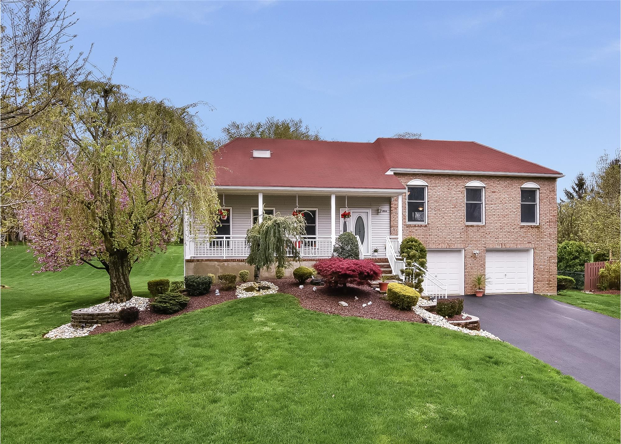 10 Meadow Ln, Marlboro, NJ