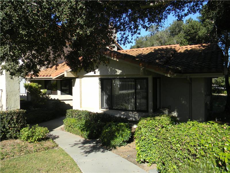 End unit single-level condo tucked in the oaks