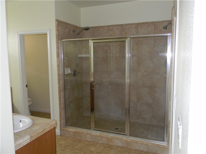 Shower with 2 showerheads