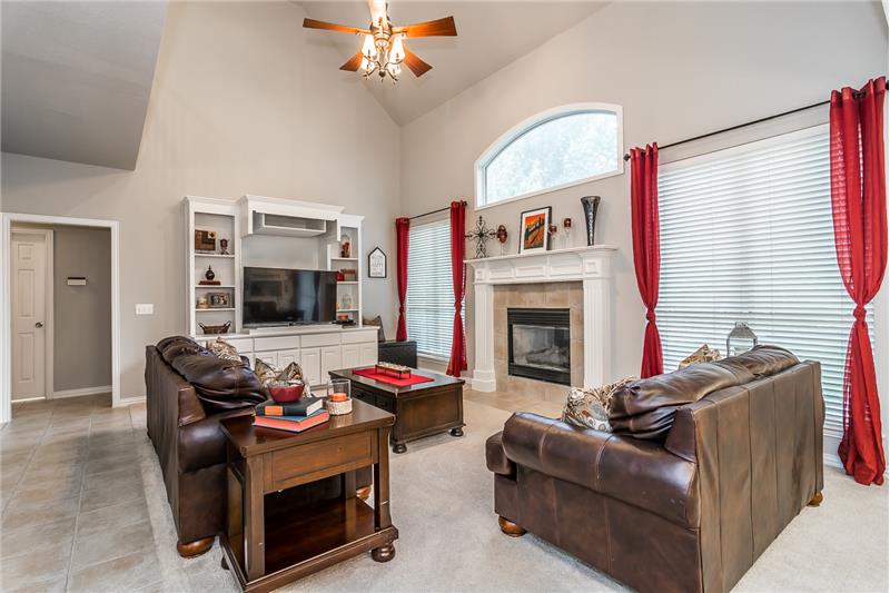 Large family room with built ins!