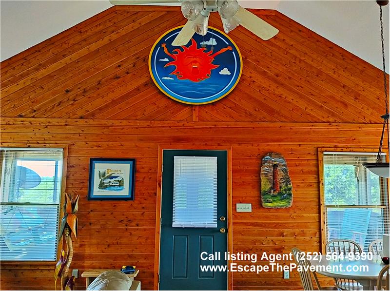 2164 Salmon Rd - Vaulted Ceiling