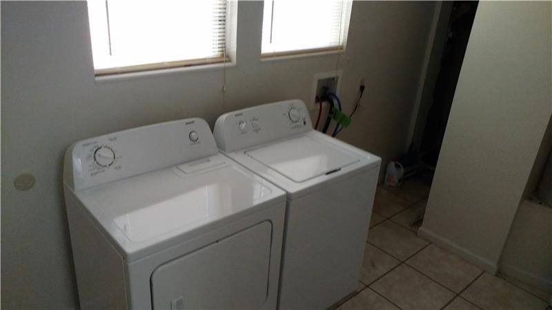 Laundry Room with entrance from outside