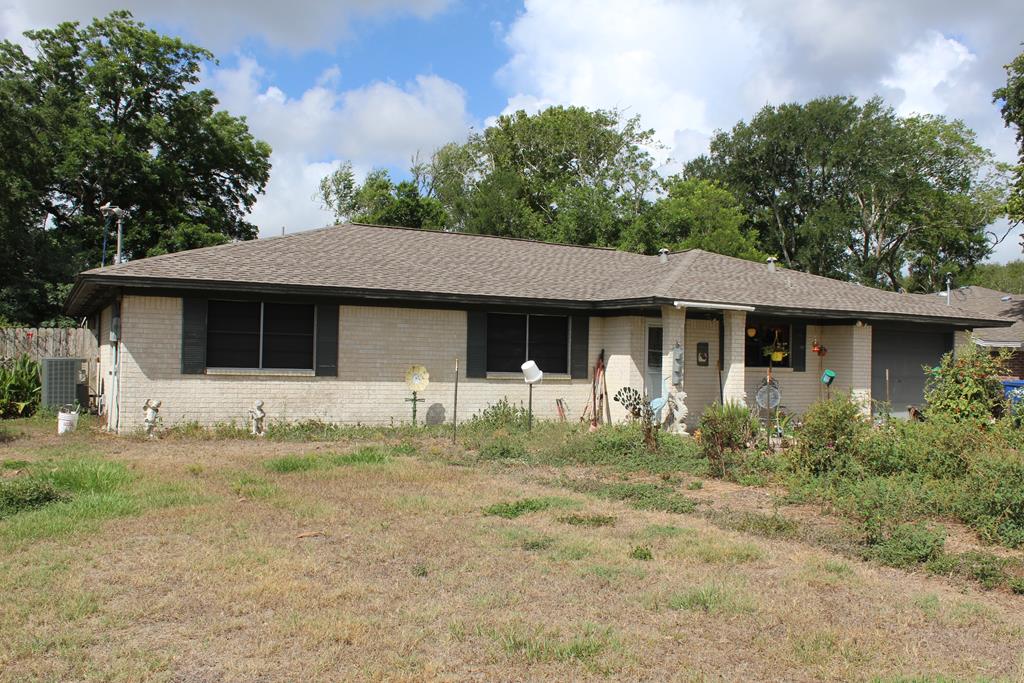 2150 Selkirk Rd, Bay City, TX