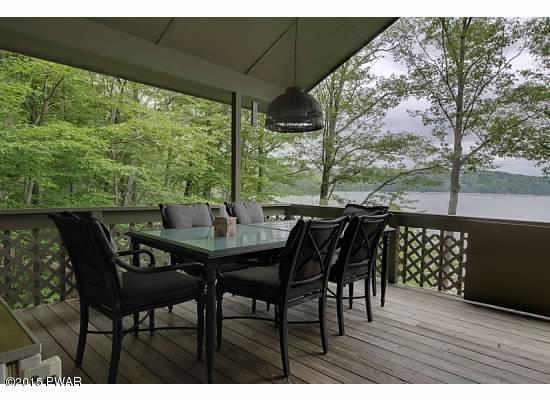 Covered Deck Dining Area 