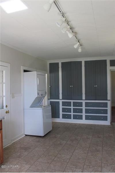 Kitchen with Washer Dryer