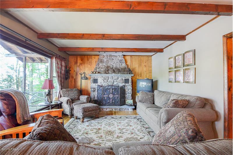 Living Room W/Fireplace