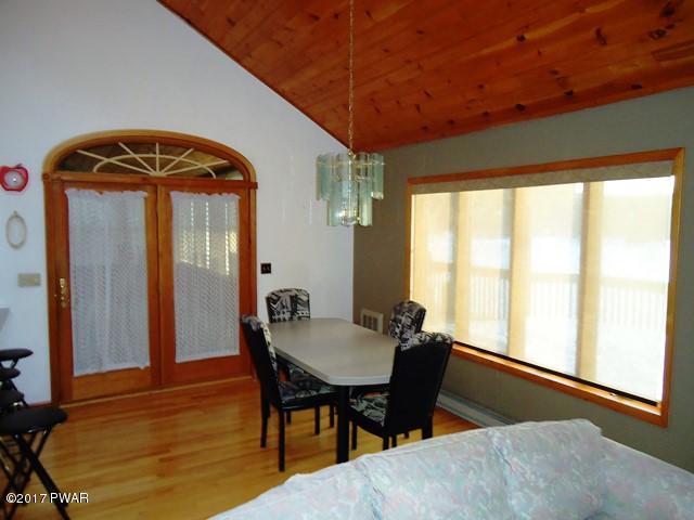 living/dining area