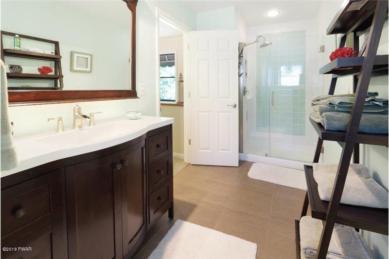 Upper Level Full Bath