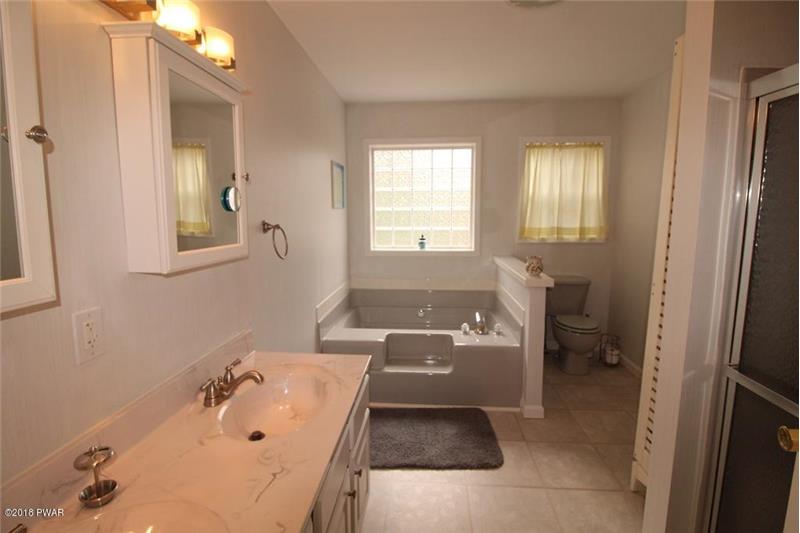 Master Bath Jetted Tub