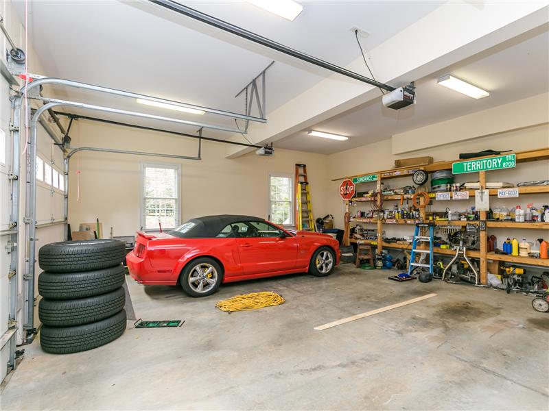 4 Bays, 11ft 8in Ceiling, Hot & Cold Water, Workshop Space!
