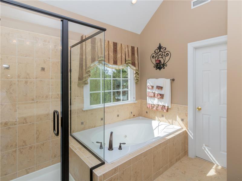 LARGE SHOWER, JETTED TUB