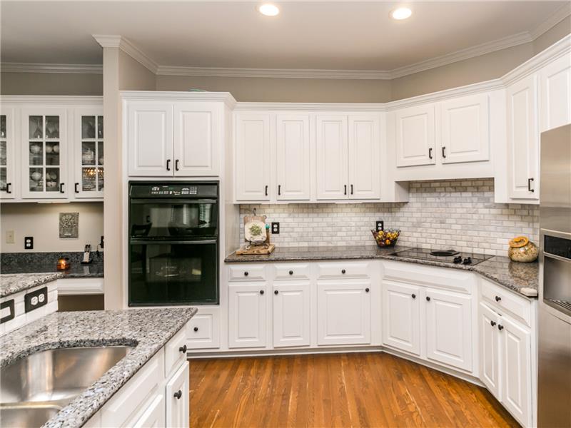 AMAZING KITCHEN SPACE