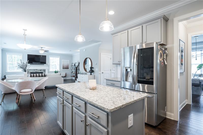 Center Island - Plenty of Space for the Chef!
