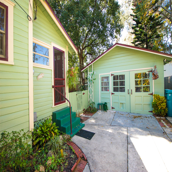 Oversized 1 car garage