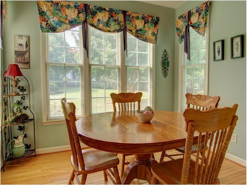 Breakfast Nook Apex NC Homes for Sale with Large Yard