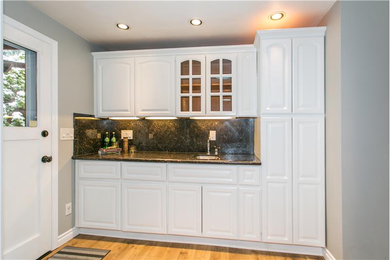 Built-in Bar