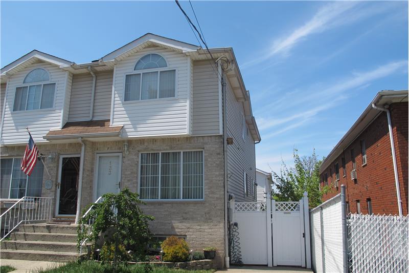 Property pictures of 133 Lyman Ave, Staten Island, NY 10305, USA