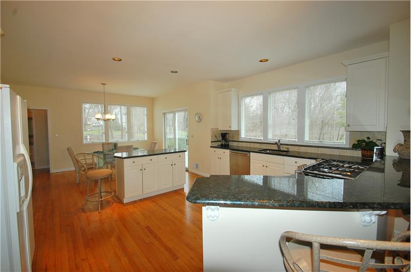 OPEN LAYOUT TO LARGE KITCHEN