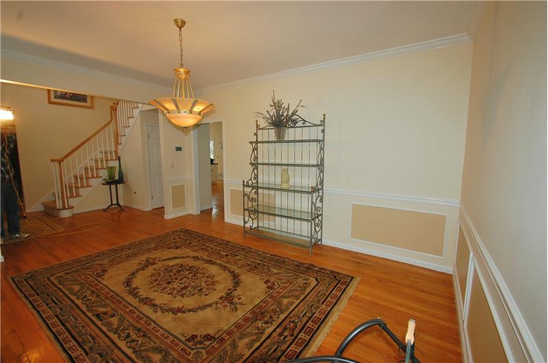 DECORATIVE MOLDING-HARDWOOD FLOORS