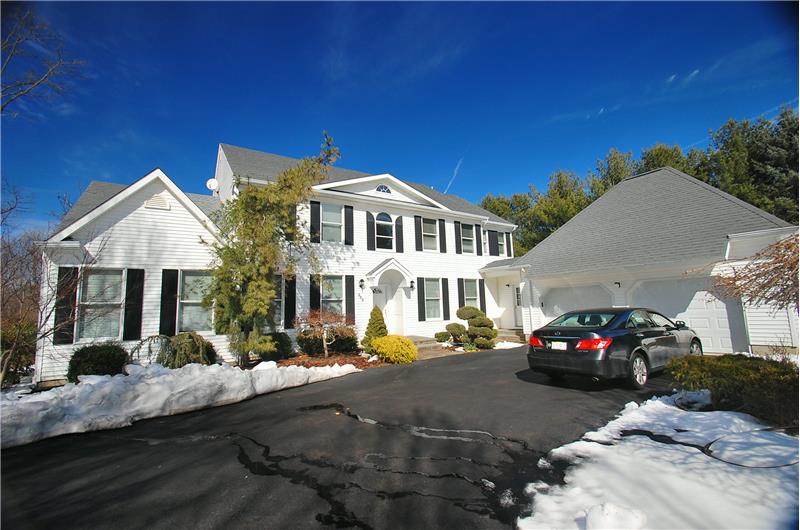 BEAUTIFUL CURB APPEAL