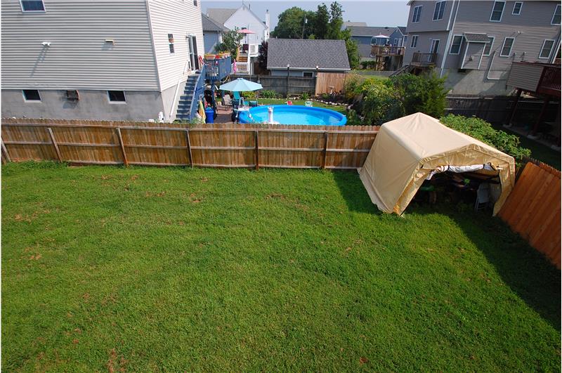 100 x 100 Spacious Yard