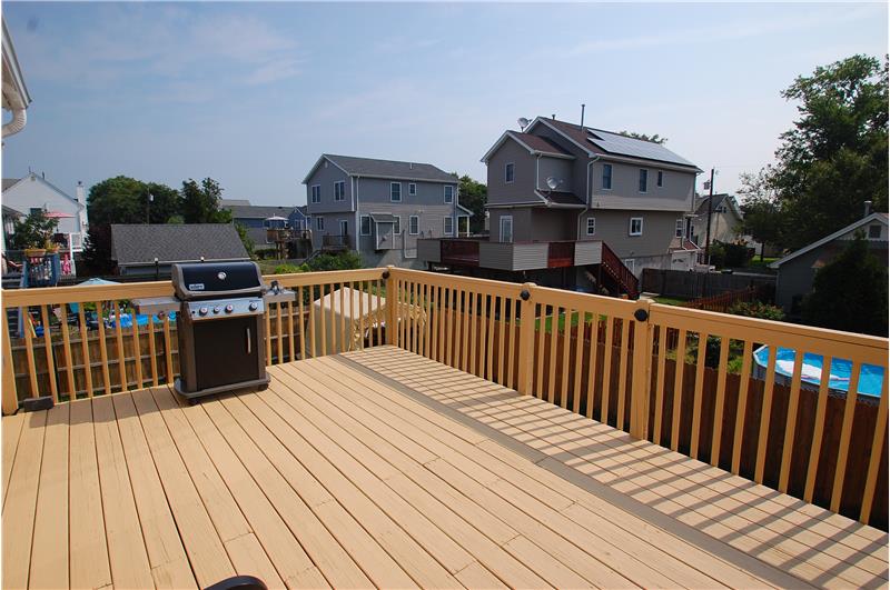 Large Wood Deck 