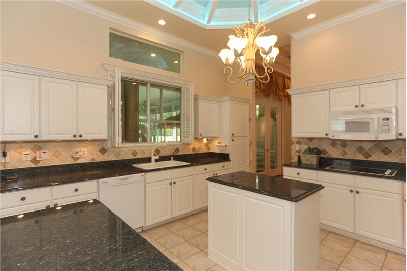 So much counter space!!  Great for parties!