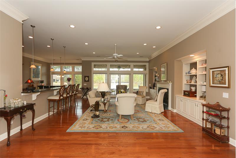 Lovely open floor plan--great for meeting and greeting