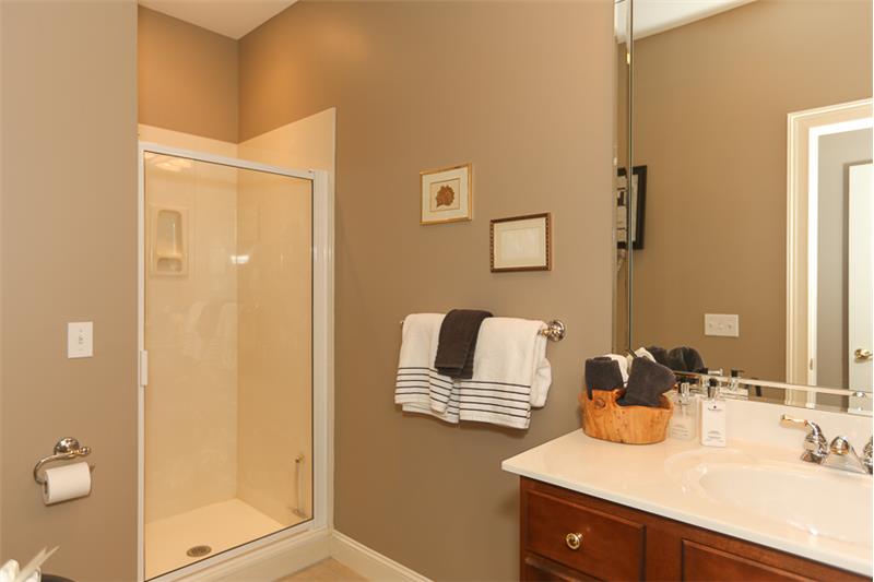 En-suite bathroom for Bedroom 3
