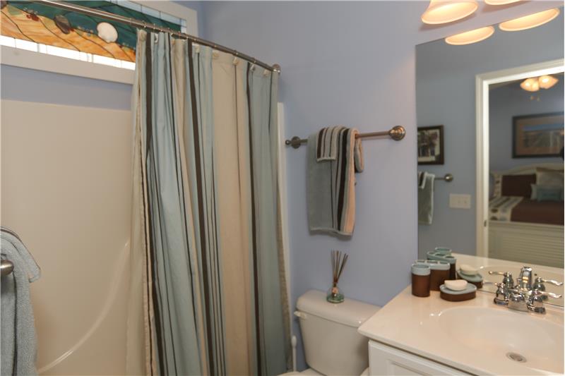 Bedroom 3 En-suite Bath
