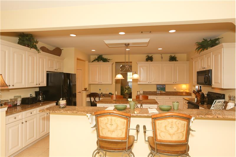 Kitchen breakfast bar