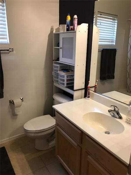 Guest Bath with Tub/Shower Combo
