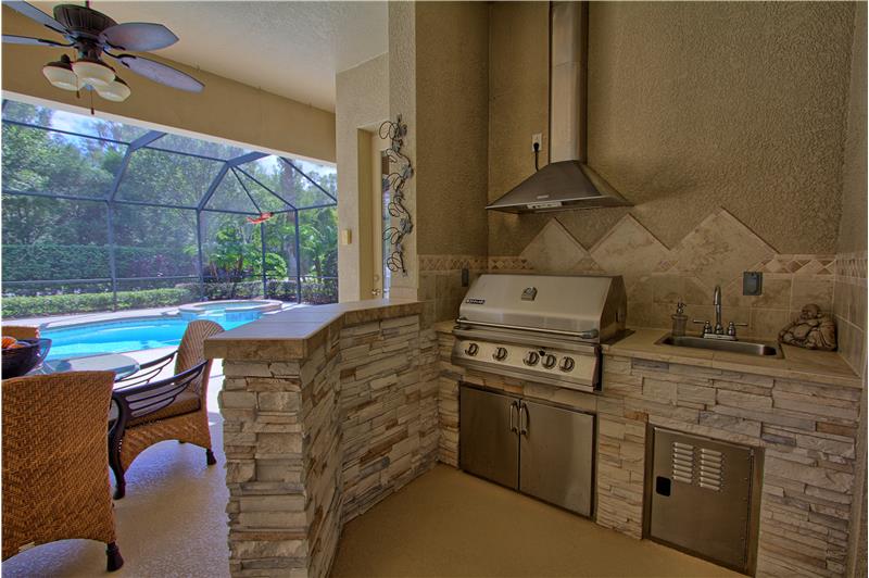 5003 Waydale Ln Tampa, FL 33647_State of the Art Outdoor Kitchen