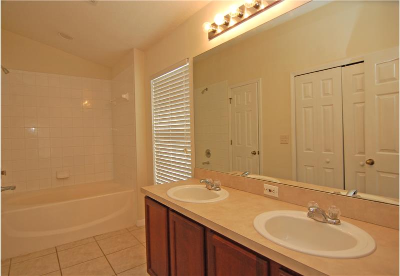 27702 Pleasure Ride Loop Wesley Chapel, FL 33544 - Master Bathroom w Dual Sinks & Walk-in