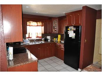 Primary listing photos for listing ID 472111