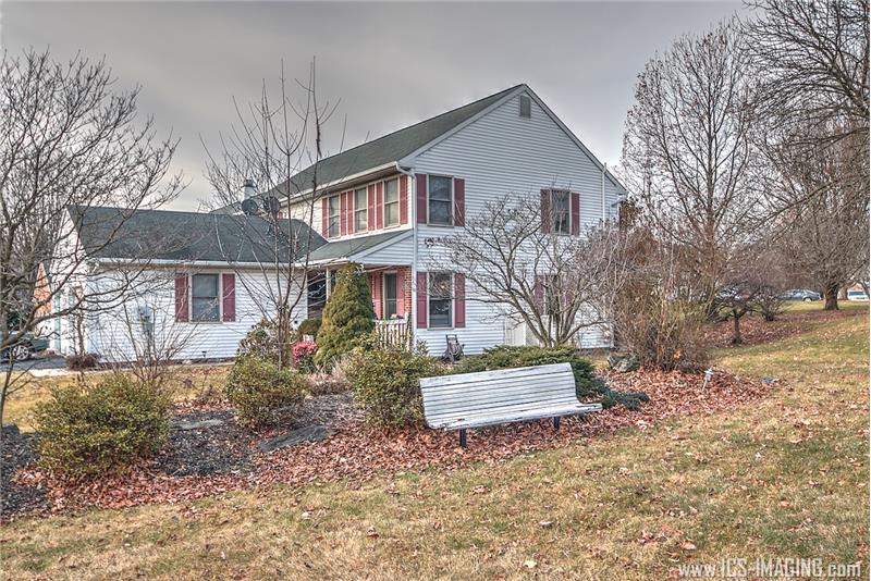 Large Landscaped Corner Yard