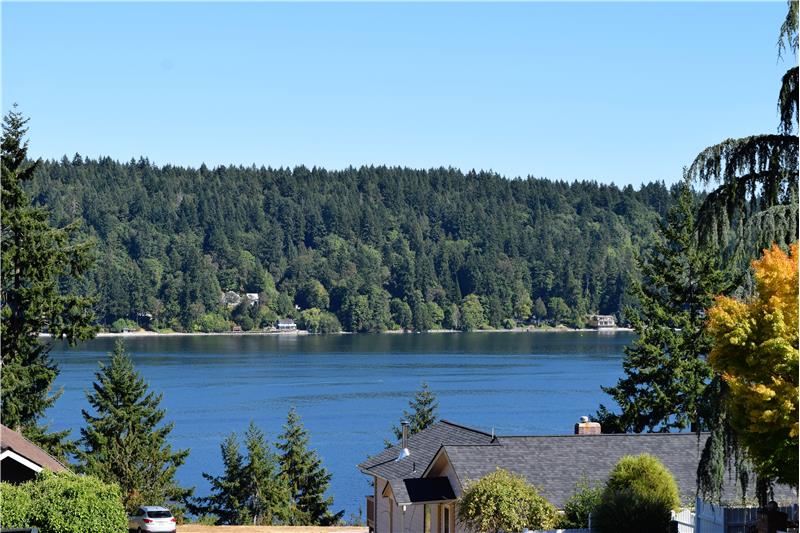 Bainbridge Island is right across the water