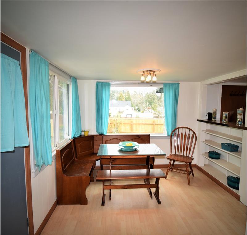 Cozy eat-in area to the left as you walk in. Notice the built-in shelving.