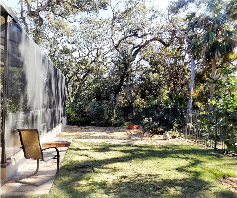 PRIVATE YARD