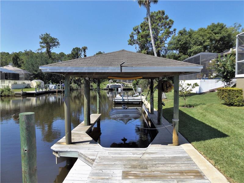 BOAT DOCK/LIFT