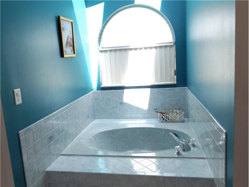 GARDEN TUB