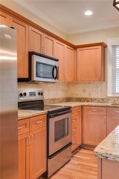 Granite counter and SS appliances